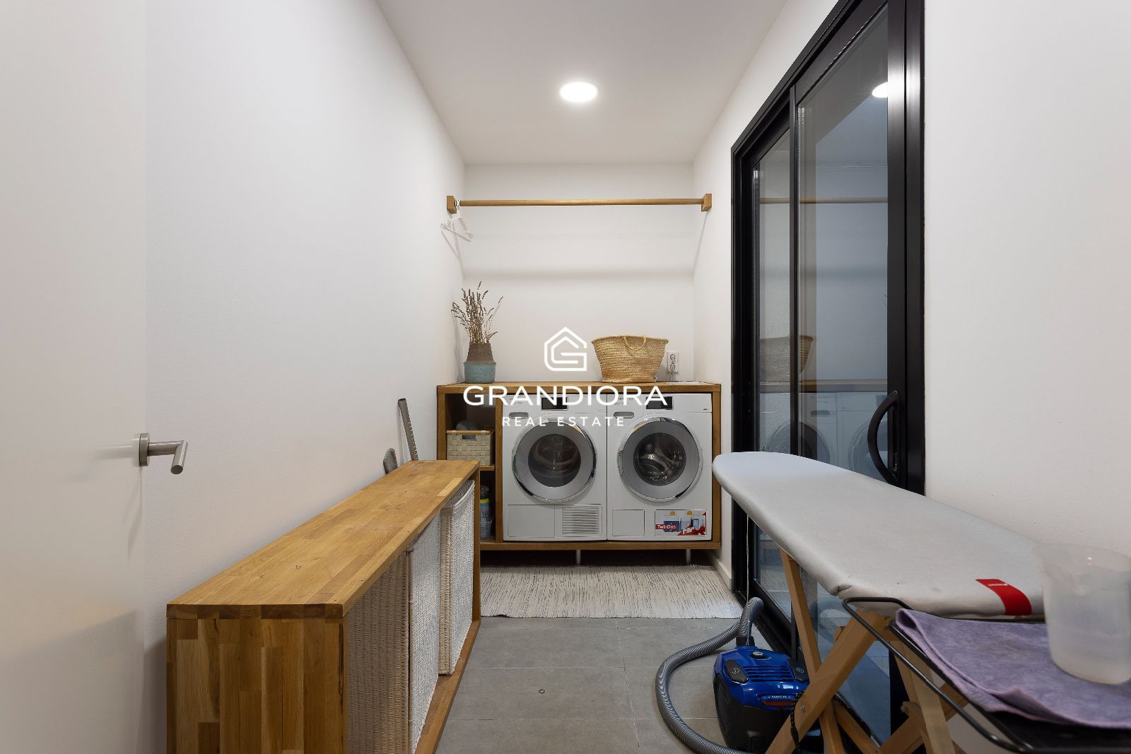 Chalet independiente con piscina, jardines y vistas al mar — Sant Vicenç de Montalt - Imagen 48