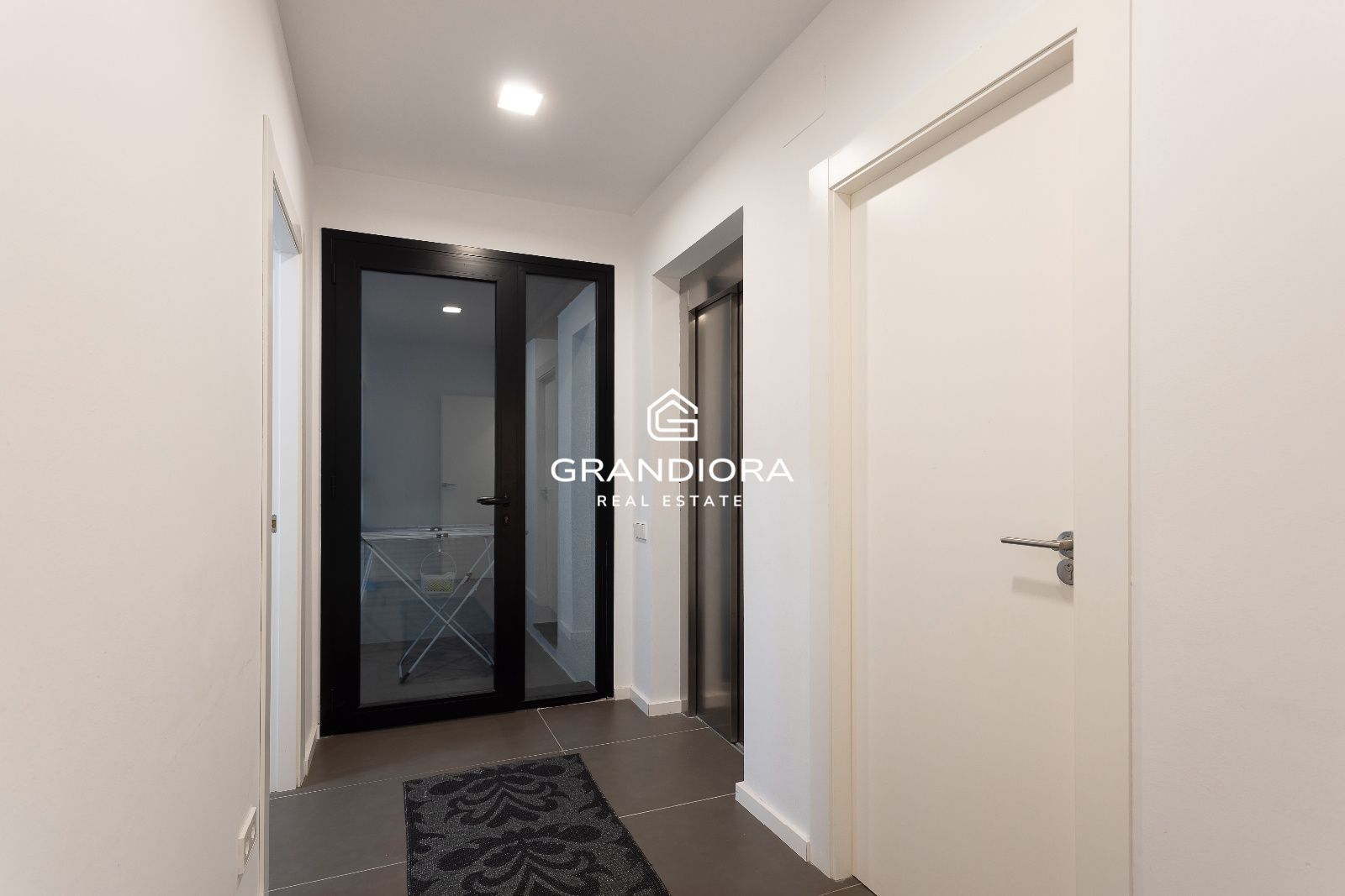Chalet independiente con piscina, jardines y vistas al mar — Sant Vicenç de Montalt - Imagen 41