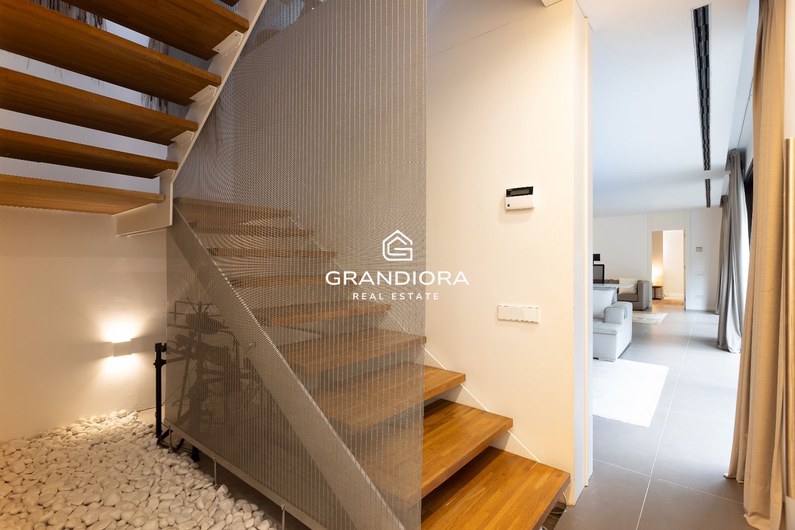 Chalet independiente con piscina, jardines y vistas al mar — Sant Vicenç de Montalt - Imagen 42