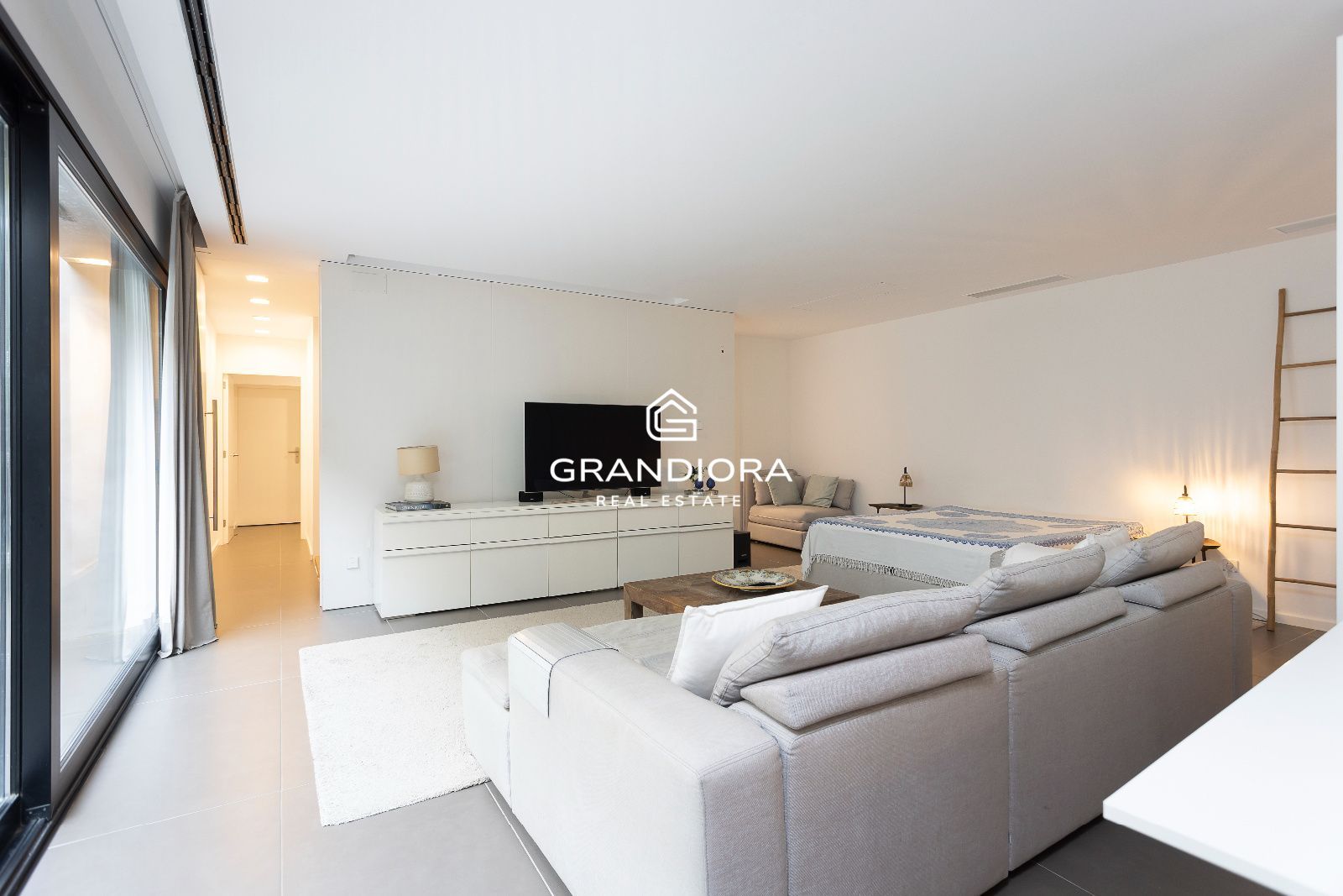 Chalet independiente con piscina, jardines y vistas al mar — Sant Vicenç de Montalt - Imagen 45