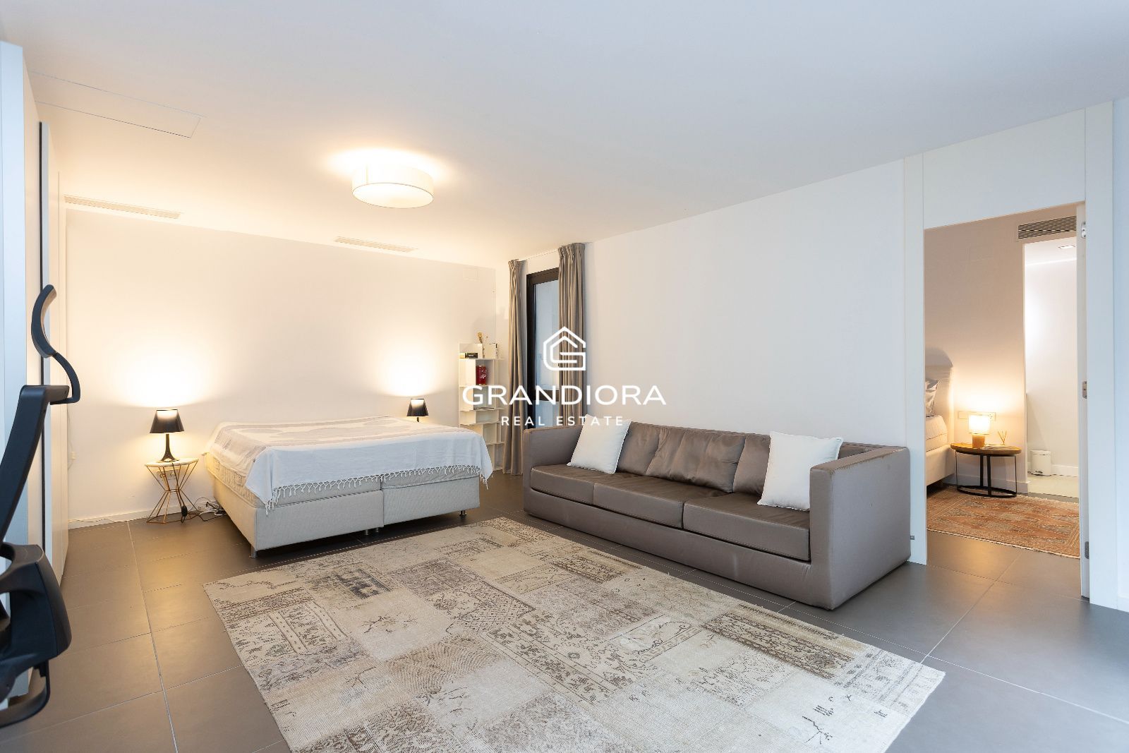 Chalet independiente con piscina, jardines y vistas al mar — Sant Vicenç de Montalt - Imagen 46