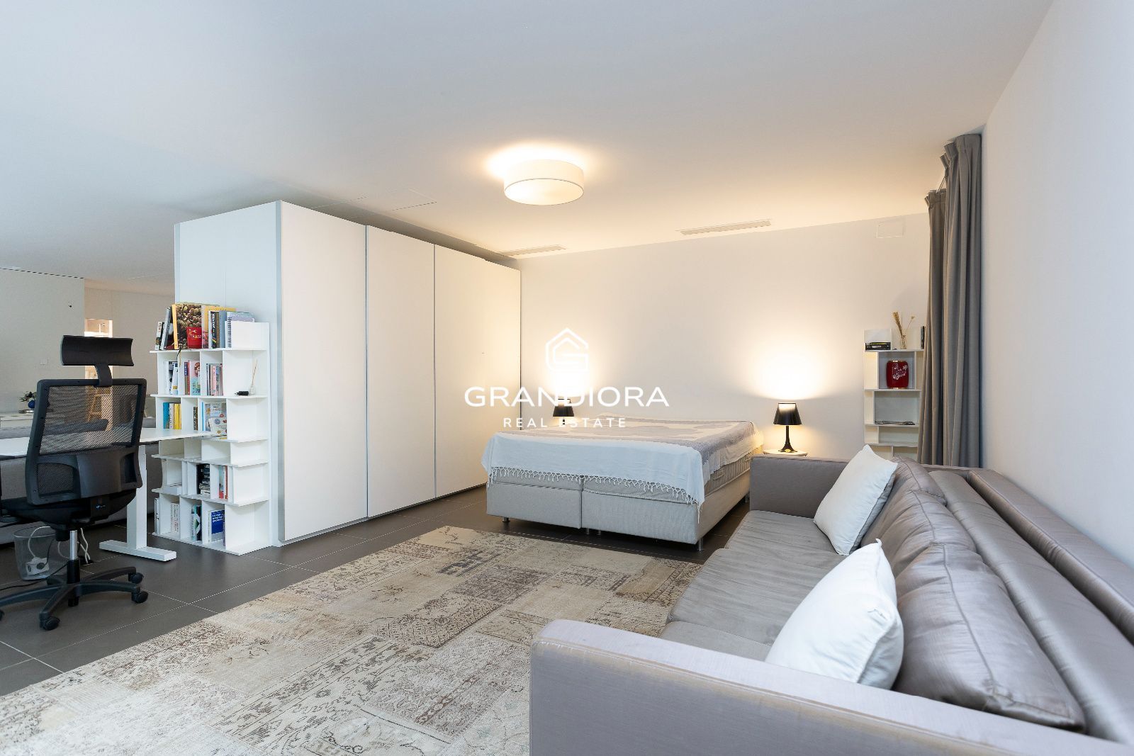 Chalet independiente con piscina, jardines y vistas al mar — Sant Vicenç de Montalt - Imagen 47