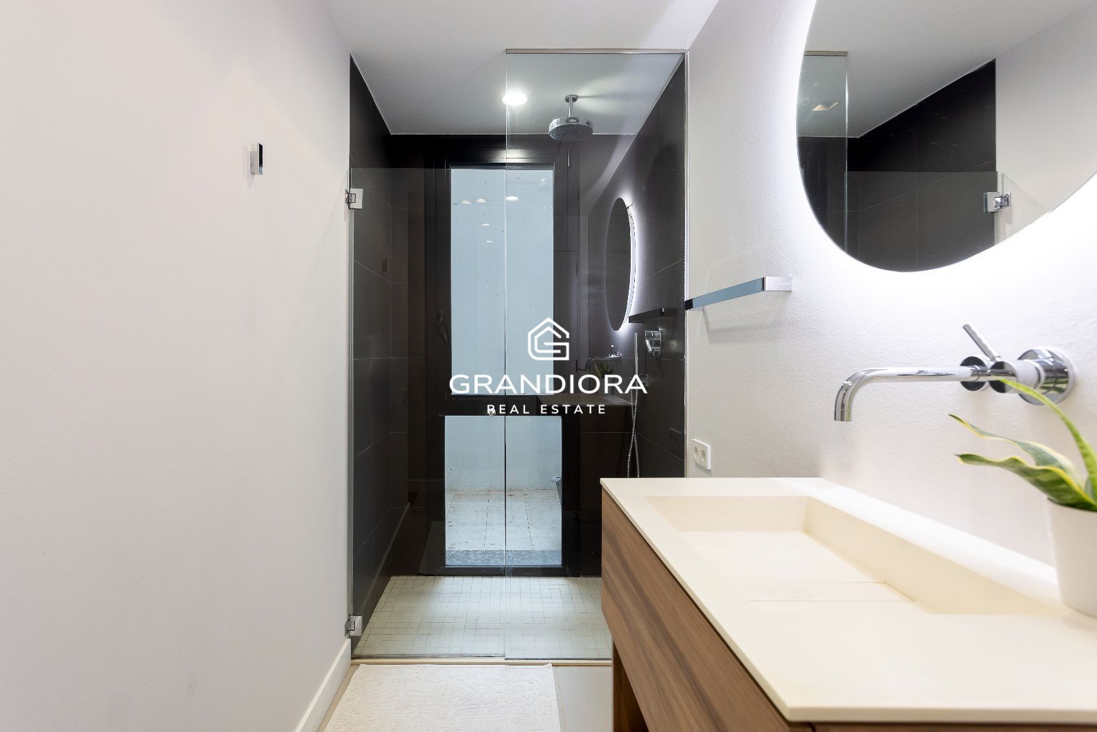 Chalet independiente con piscina, jardines y vistas al mar — Sant Vicenç de Montalt - Imagen 51