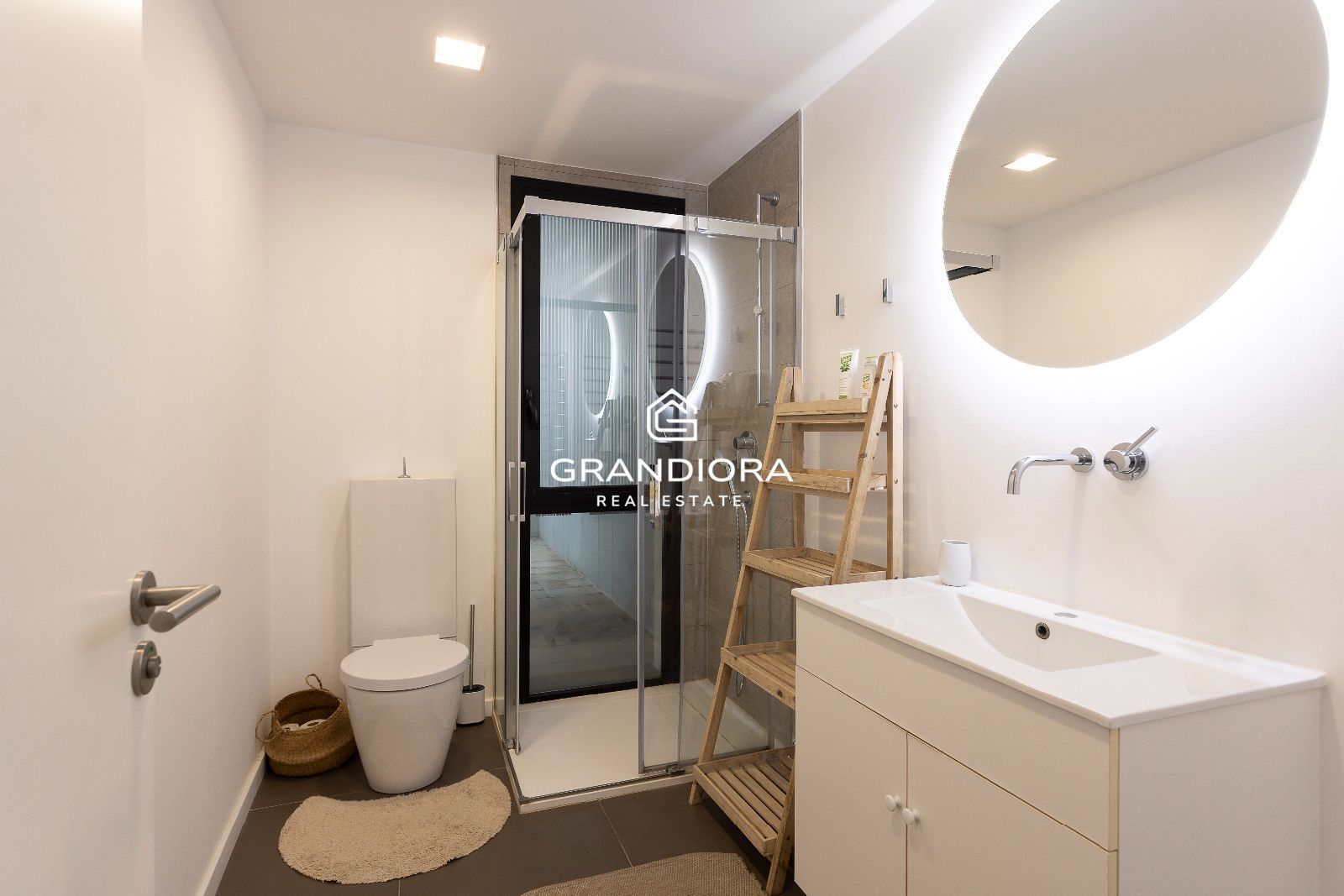 Chalet independiente con piscina, jardines y vistas al mar — Sant Vicenç de Montalt - Imagen 52