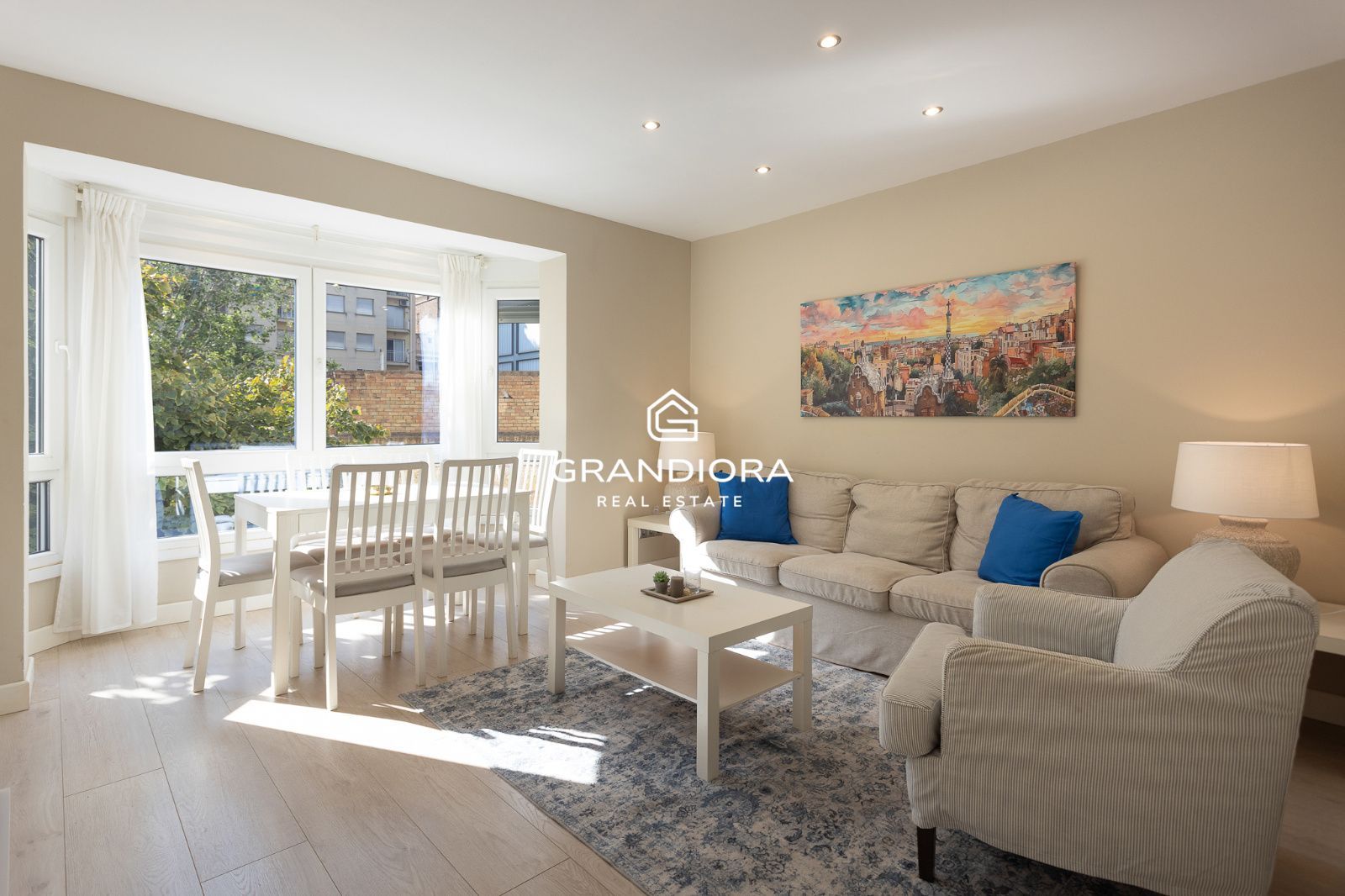 Renovated 4-bedroom apartment with large wooden terrace in Sepúlveda 90, Eixample Esquerra