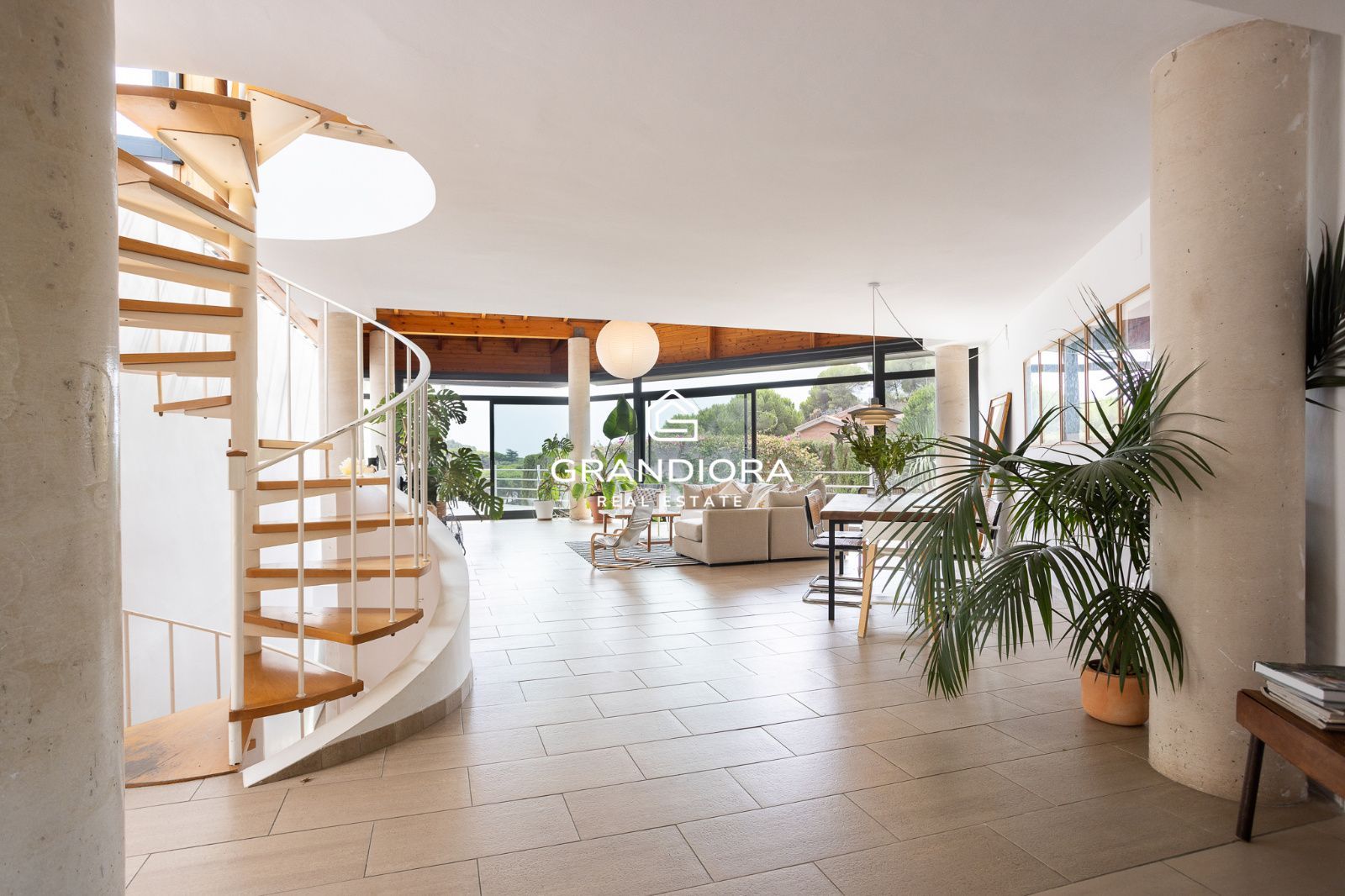 Casa familiar de 430 m² con piscina y jardín de 1.000 m² en Alella Parc - Imagen 12