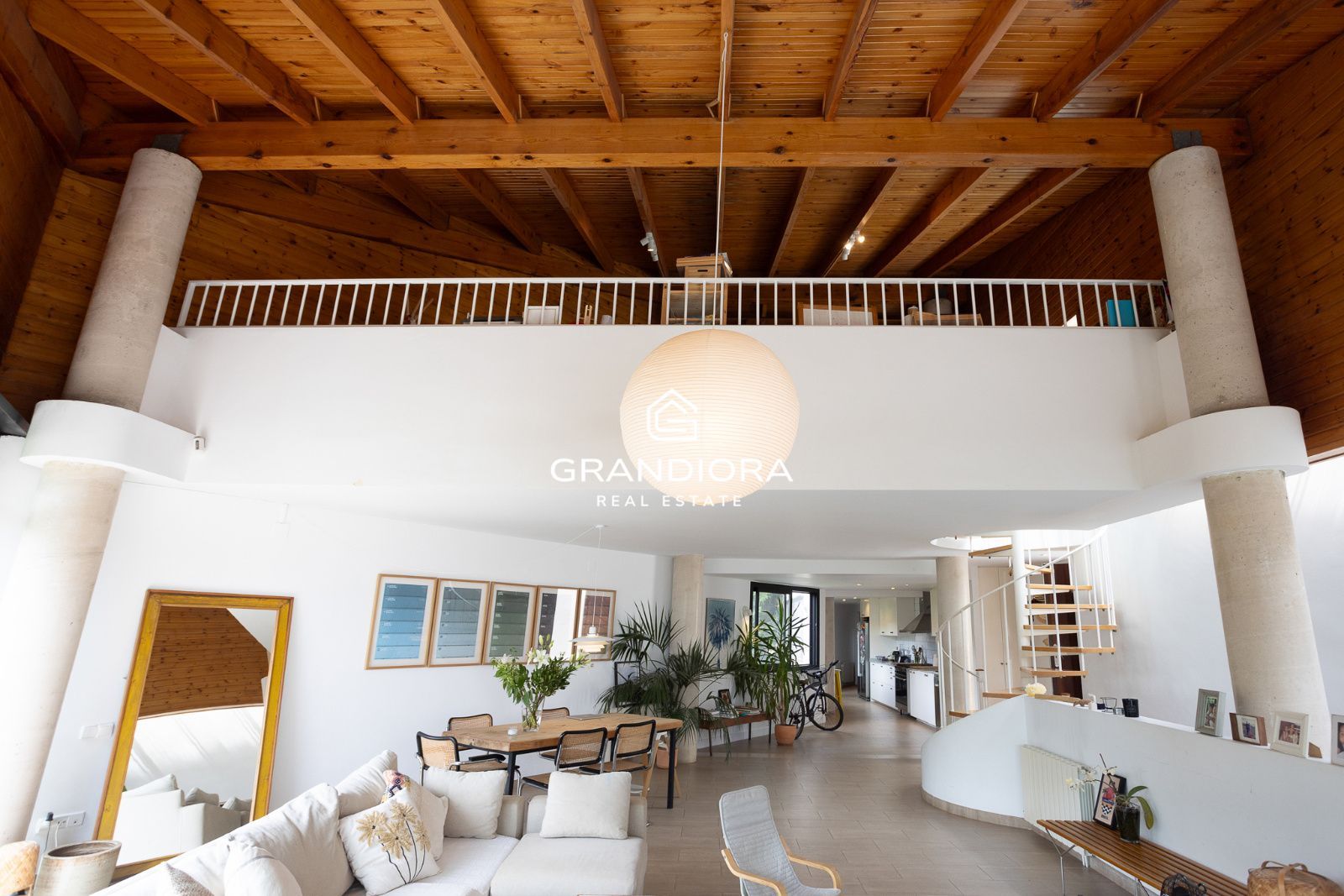 Casa familiar de 430 m² con piscina y jardín de 1.000 m² en Alella Parc - Imagen 16