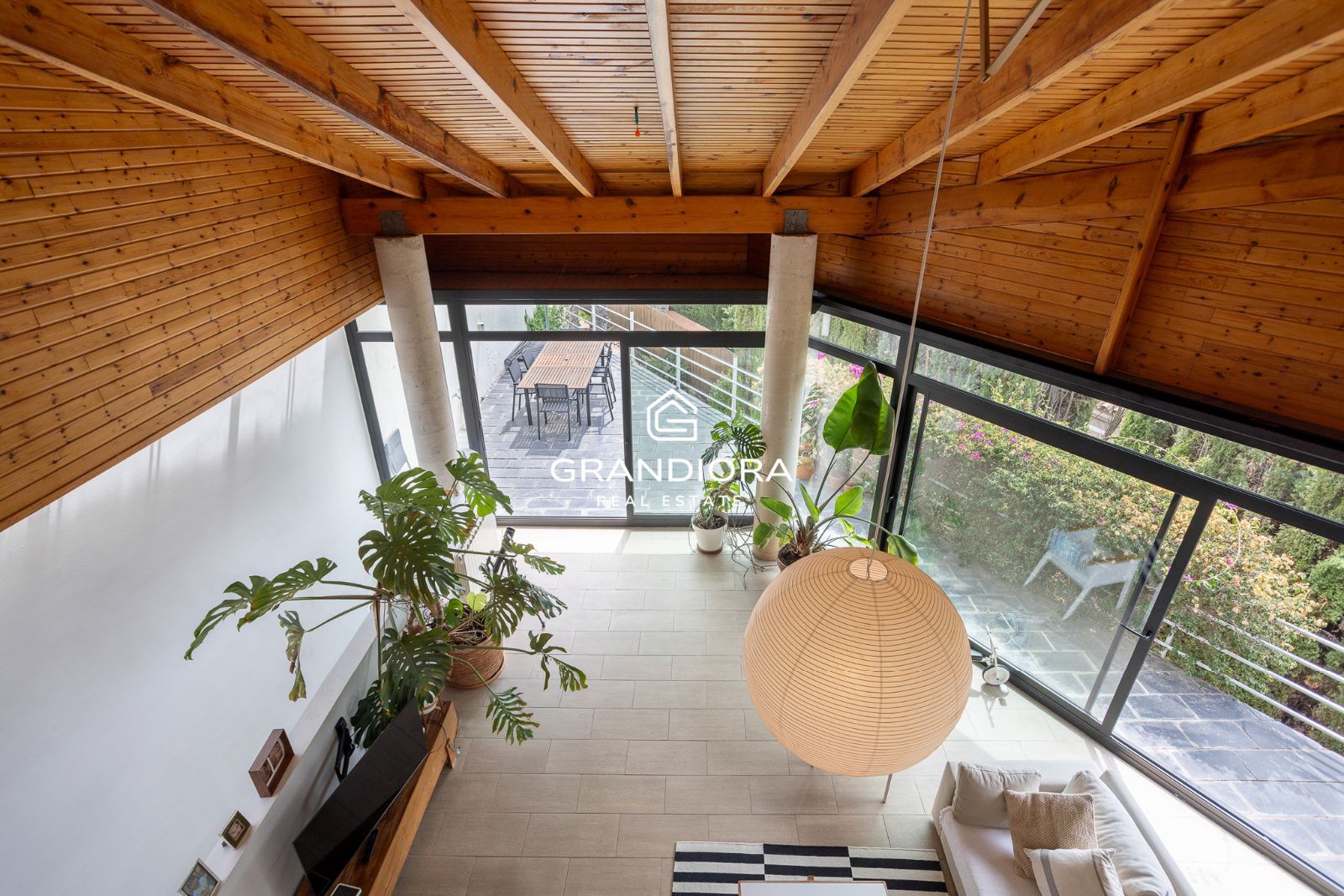 Casa familiar de 430 m² con piscina y jardín de 1.000 m² en Alella Parc - Imagen 17