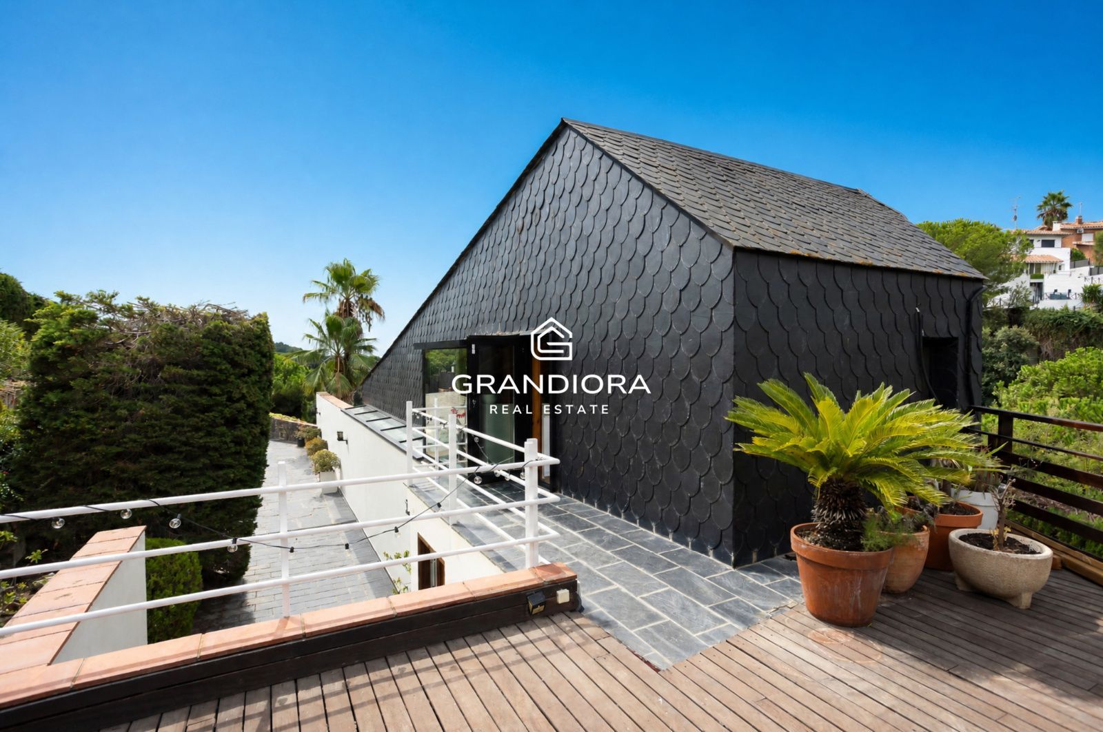 Casa familiar de 430 m² con piscina y jardín de 1.000 m² en Alella Parc - Imagen 20