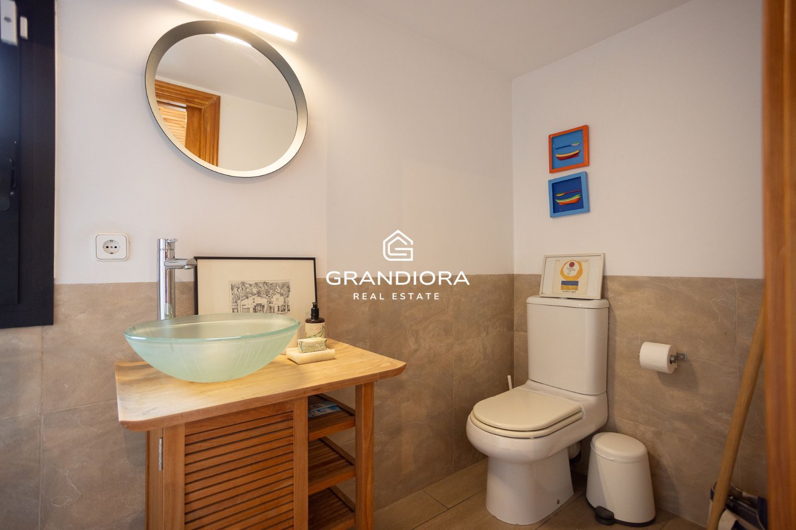 Casa familiar de 430 m² con piscina y jardín de 1.000 m² en Alella Parc - Imagen 21