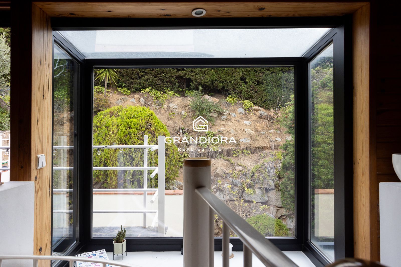 Casa familiar de 430 m² con piscina y jardín de 1.000 m² en Alella Parc - Imagen 22
