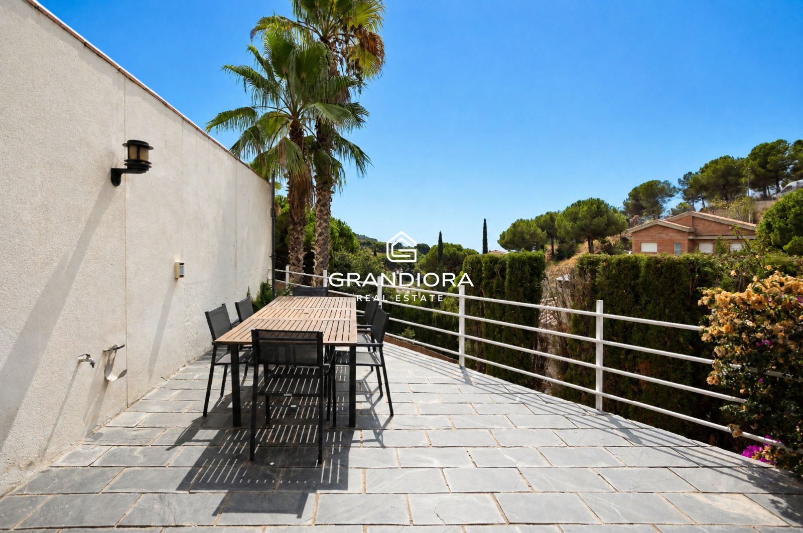 Casa familiar de 430 m² con piscina y jardín de 1.000 m² en Alella Parc - Imagen 23