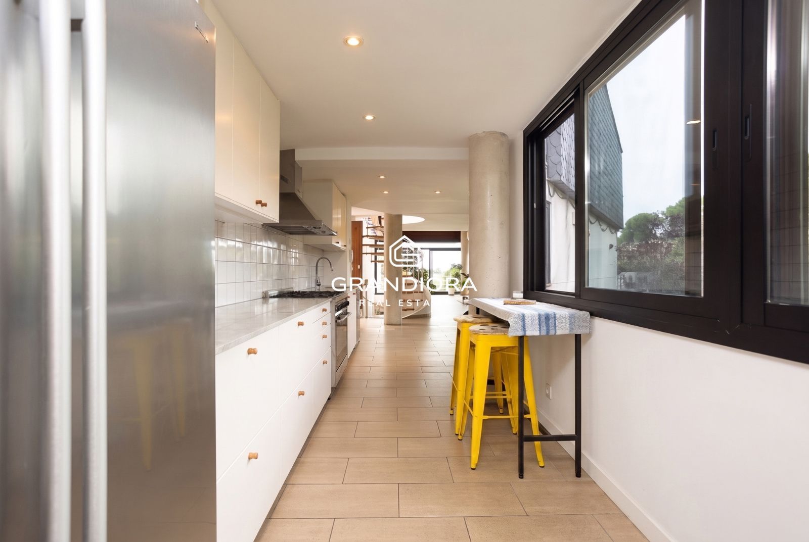Casa familiar de 430 m² con piscina y jardín de 1.000 m² en Alella Parc - Imagen 27