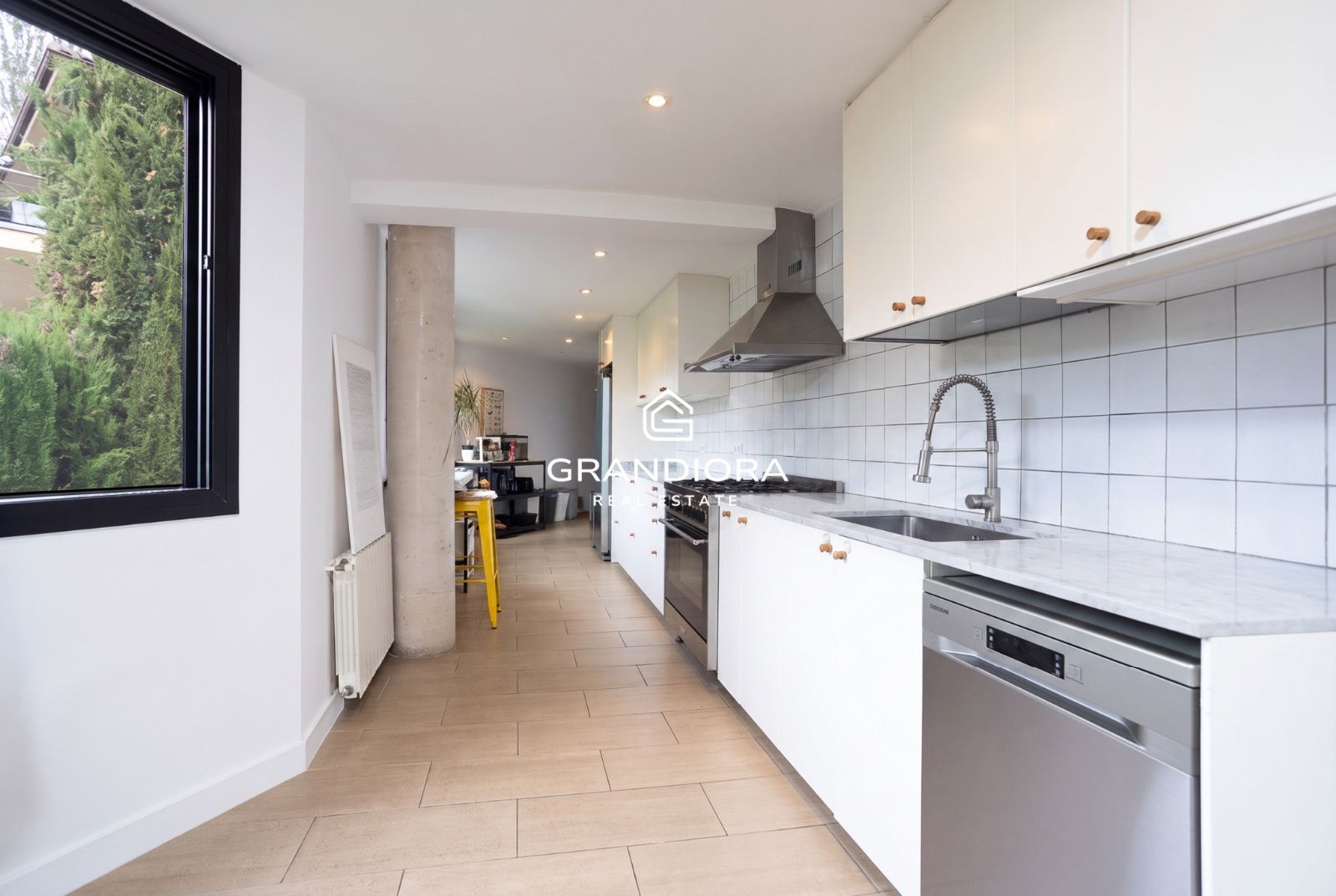 Casa familiar de 430 m² con piscina y jardín de 1.000 m² en Alella Parc - Imagen 28