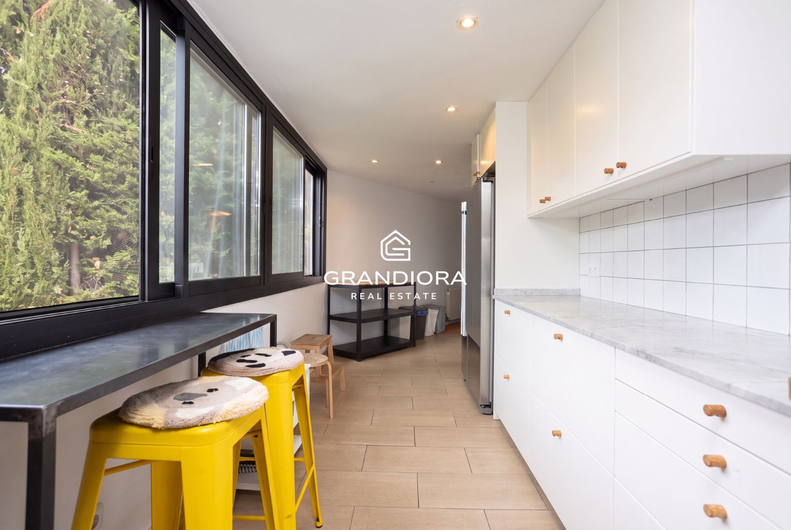 Casa familiar de 430 m² con piscina y jardín de 1.000 m² en Alella Parc - Imagen 29