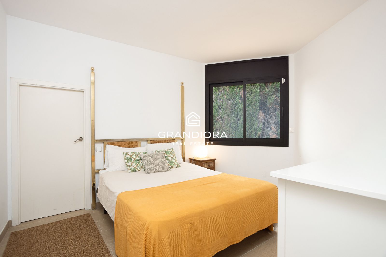 Casa familiar de 430 m² con piscina y jardín de 1.000 m² en Alella Parc - Imagen 39