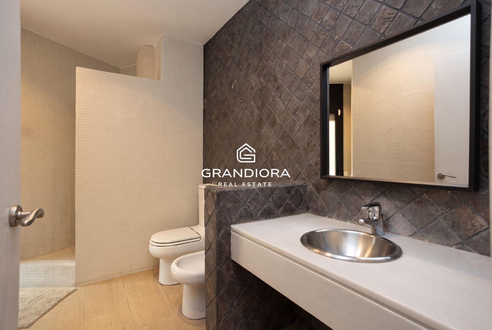 Casa familiar de 430 m² con piscina y jardín de 1.000 m² en Alella Parc - Imagen 41