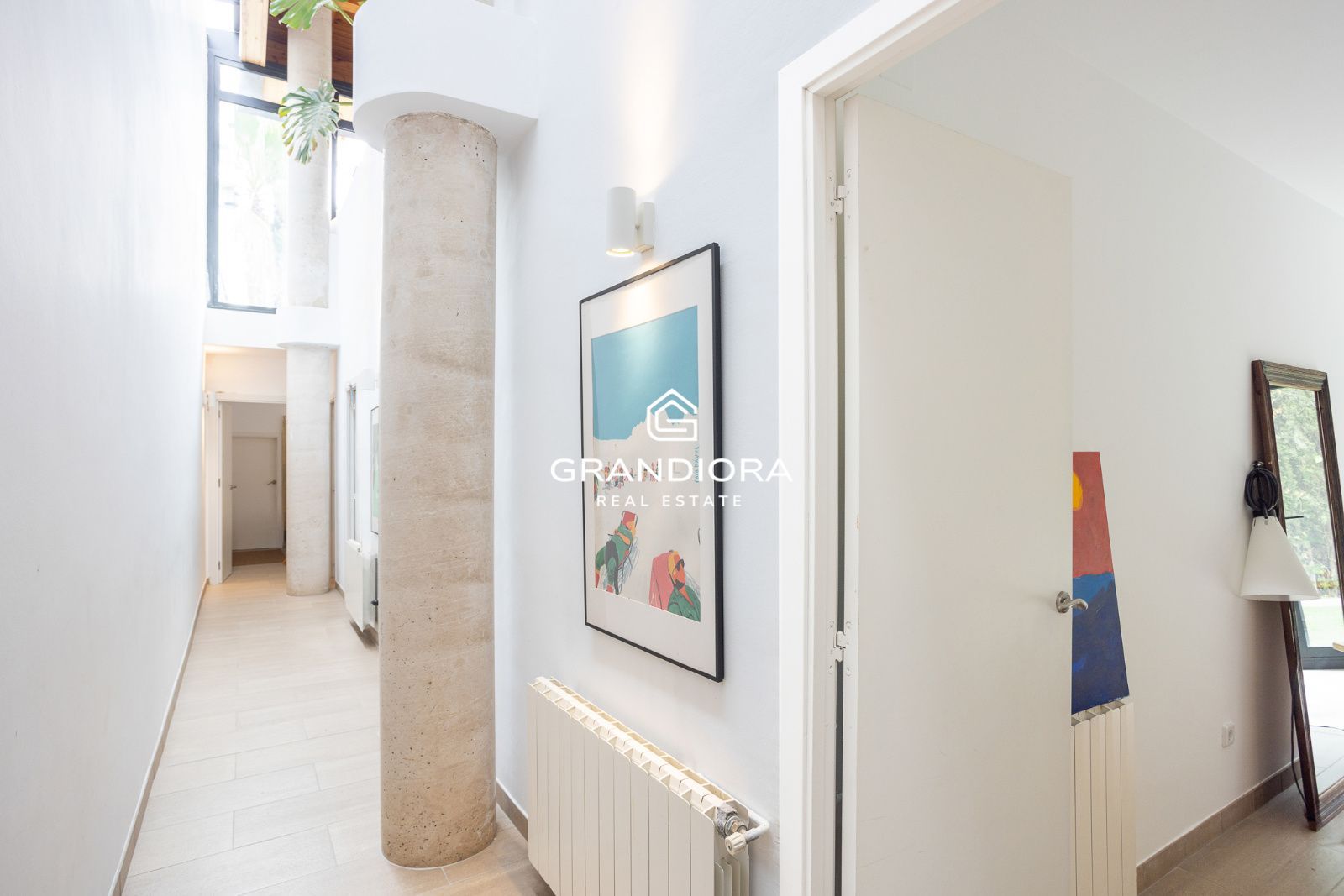 Casa familiar de 430 m² con piscina y jardín de 1.000 m² en Alella Parc - Imagen 45
