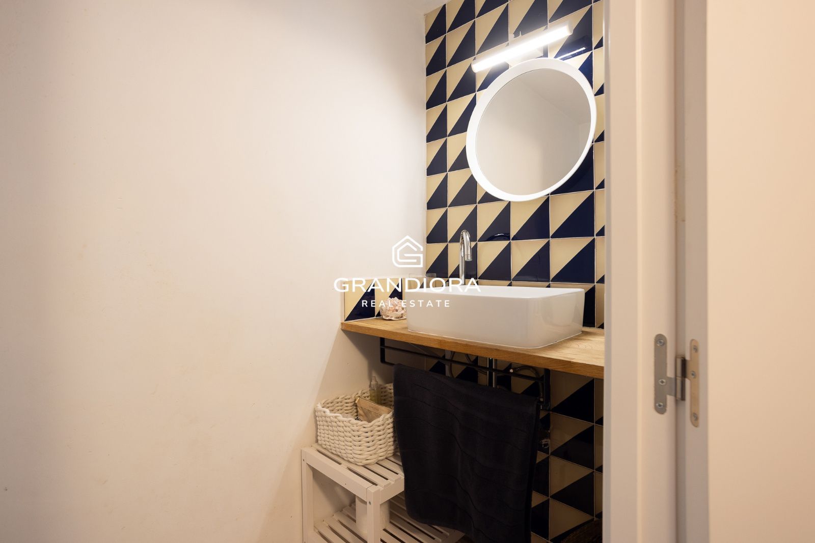 Casa familiar de 430 m² con piscina y jardín de 1.000 m² en Alella Parc - Imagen 49