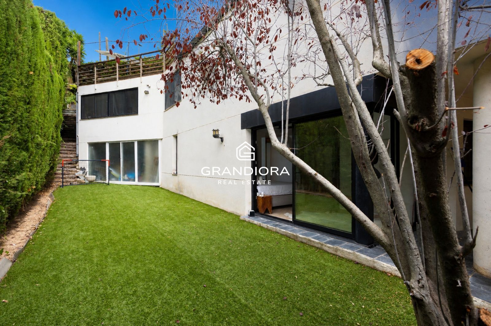 Casa familiar de 430 m² con piscina y jardín de 1.000 m² en Alella Parc - Imagen 53