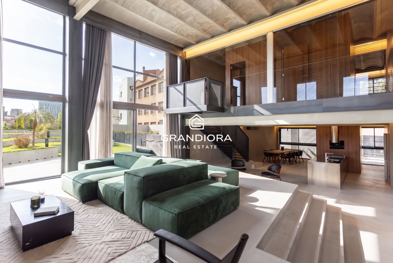 Loft de diseño de 185 m² con terraza ajardinada de 157 m² en Poblenou - Imagen 1