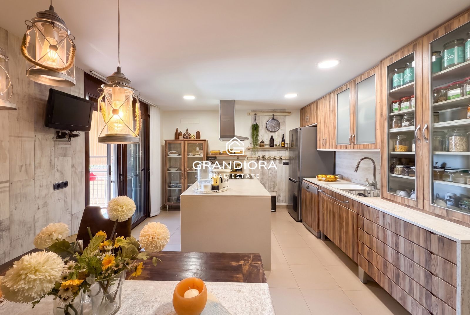 Casa independiente con piscina en Viladecans - Imagen 4