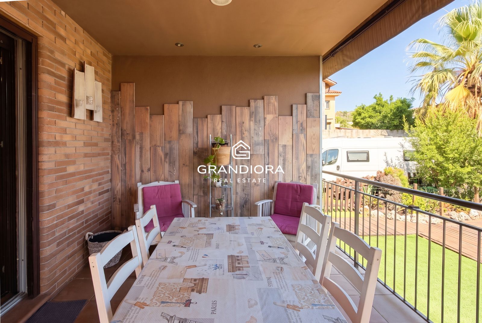 Casa independiente con piscina en Viladecans - Imagen 9