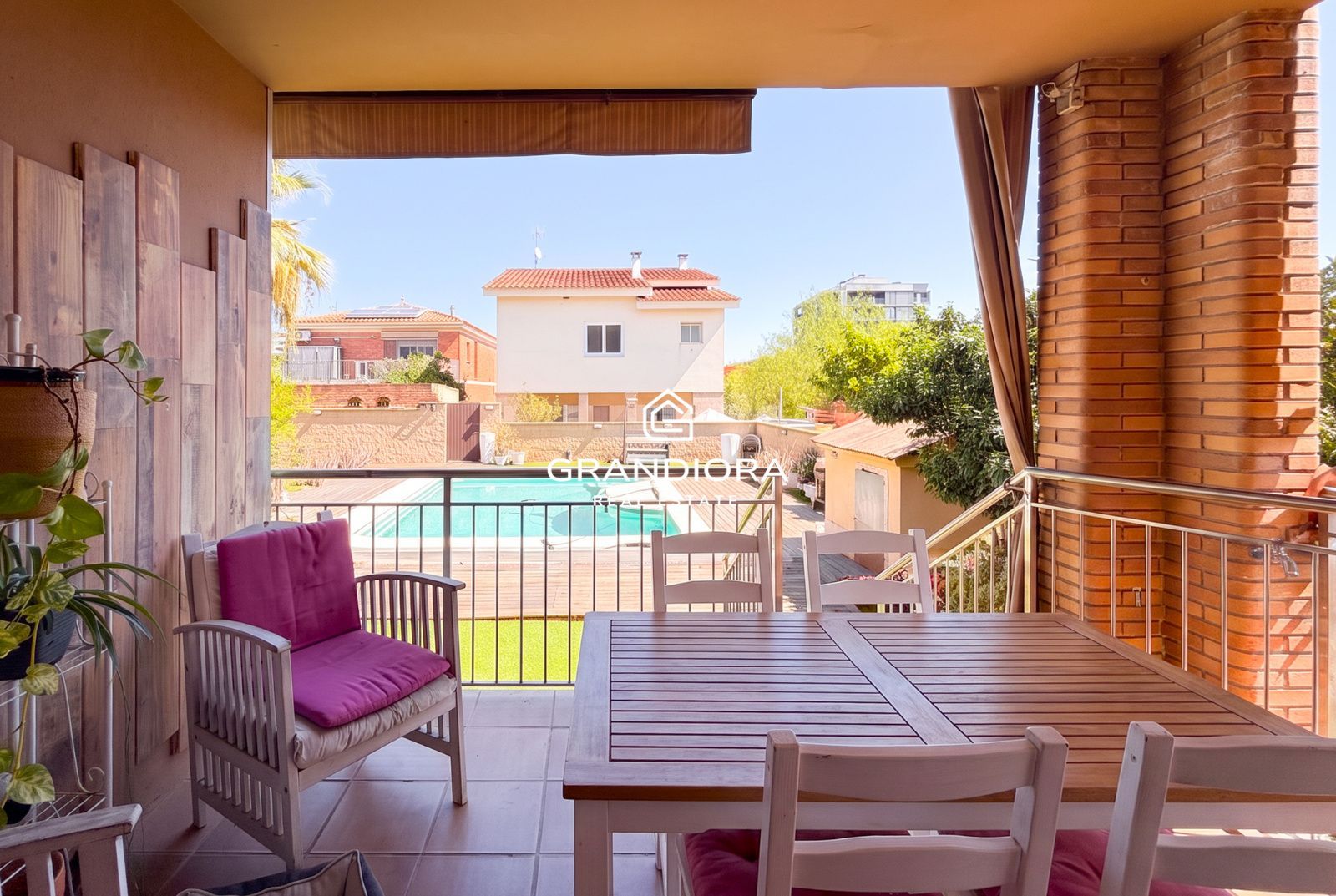 Casa independiente con piscina en Viladecans - Imagen 10