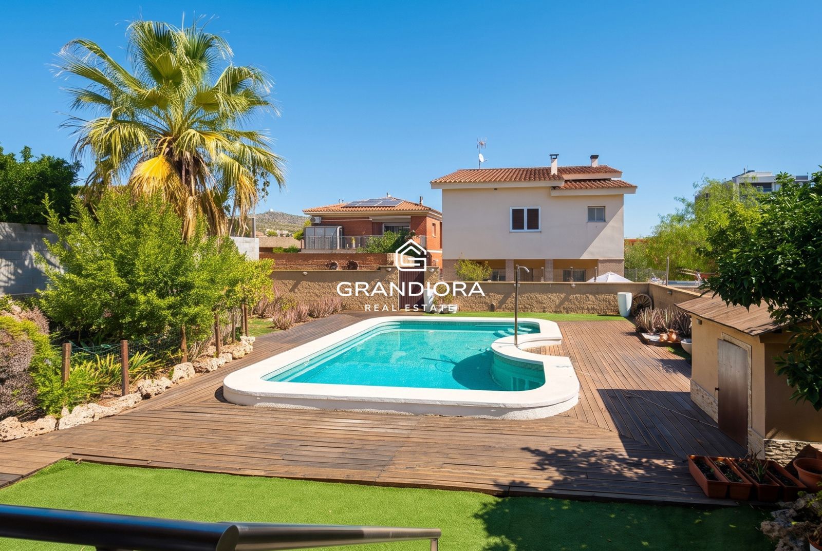 Casa independiente con piscina en Viladecans - Imagen 11