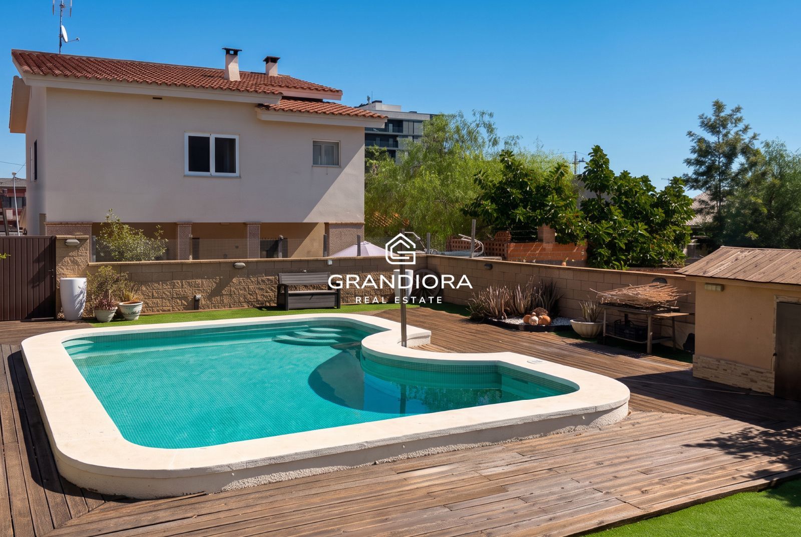 Casa independiente con piscina en Viladecans - Imagen 12