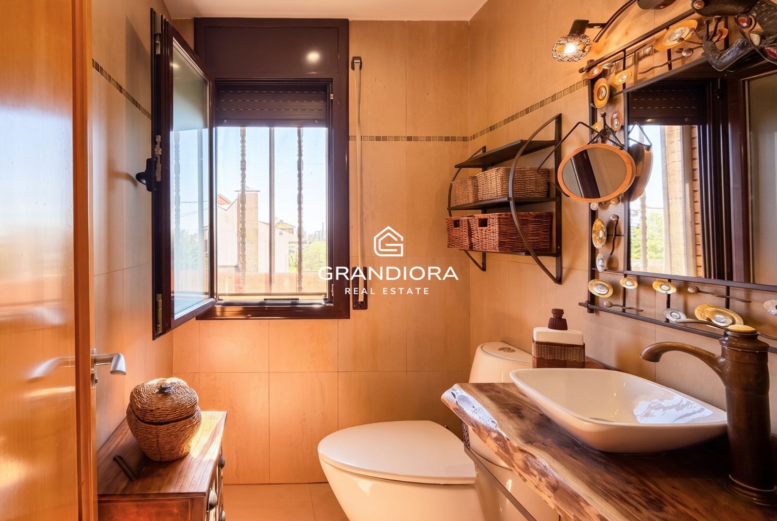 Casa independiente con piscina en Viladecans - Imagen 21