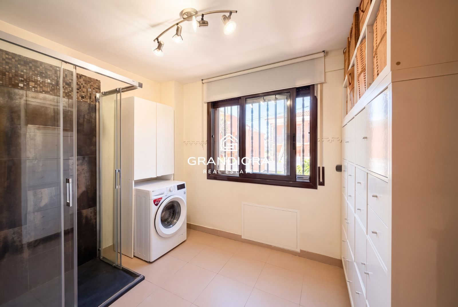 Casa independiente con piscina en Viladecans - Imagen 22