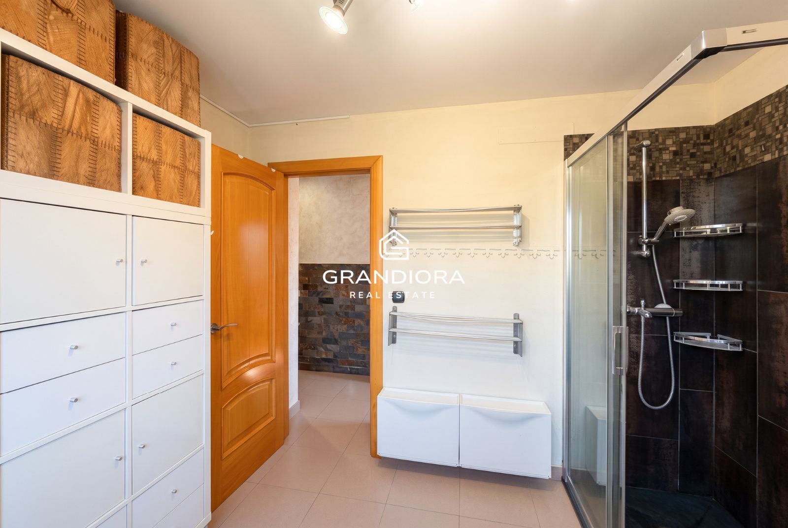 Casa independiente con piscina en Viladecans - Imagen 23