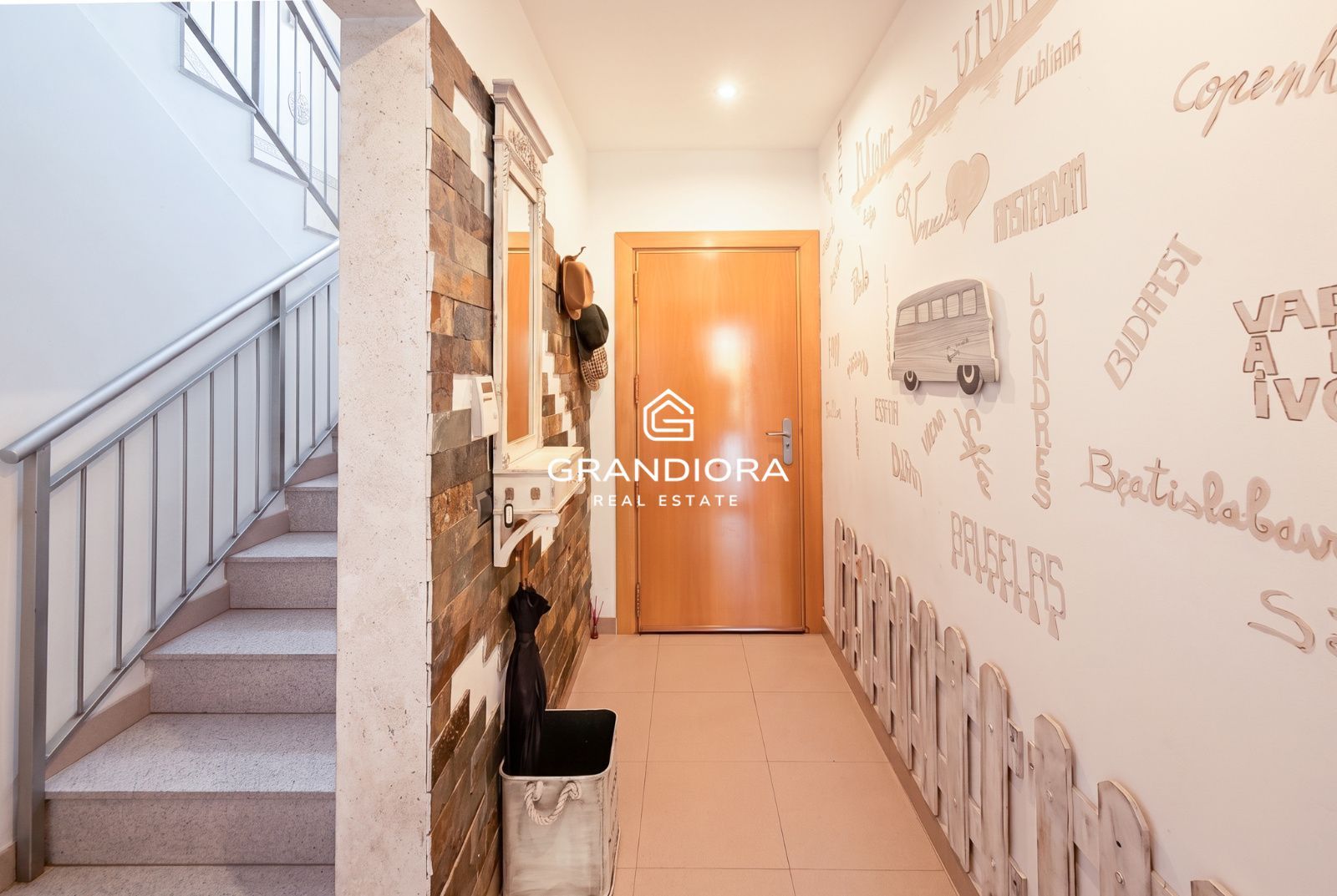 Casa independiente con piscina en Viladecans - Imagen 24