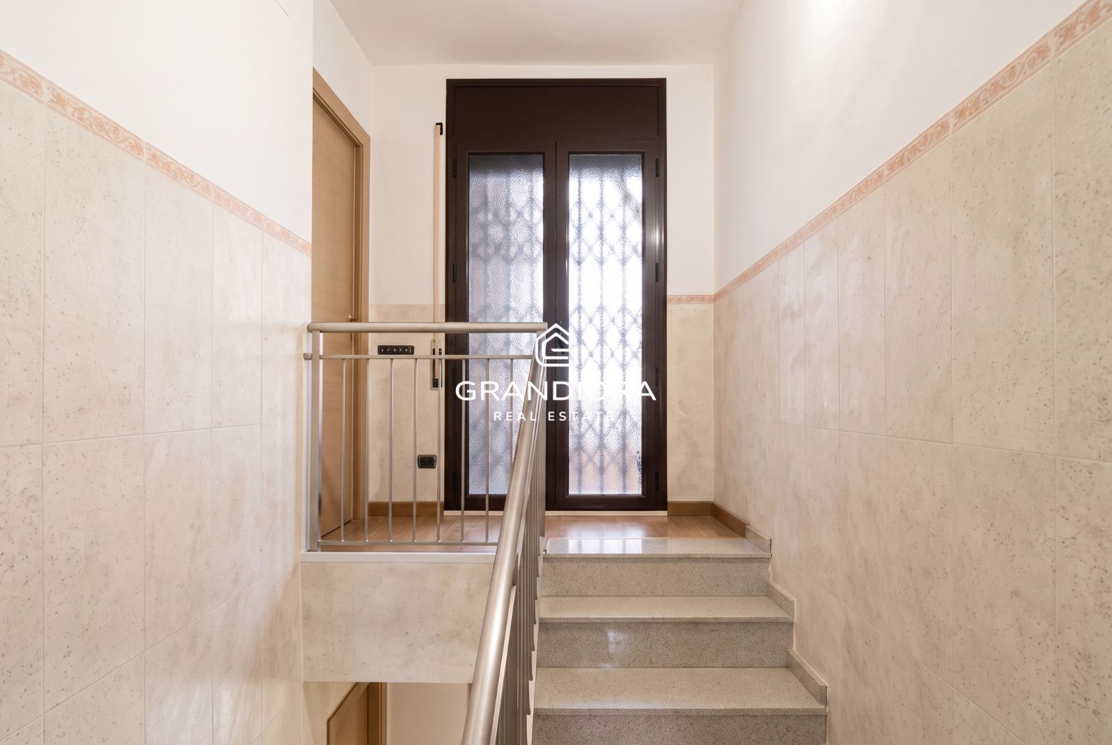Casa independiente con piscina en Viladecans - Imagen 35