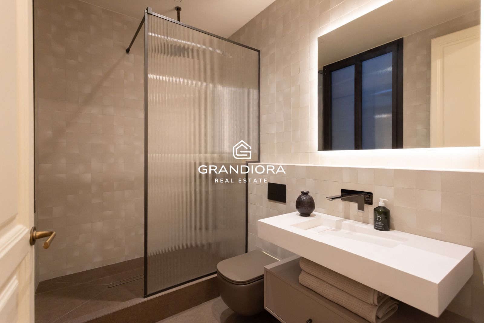 Preciosa vivienda reformada en Eixample Dreta - Imagen 30