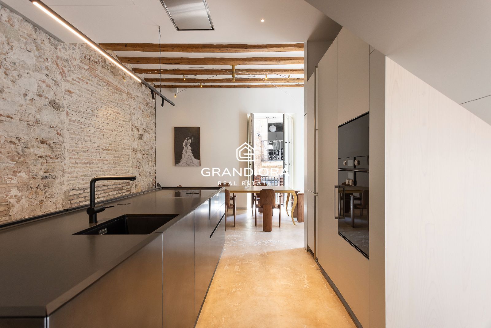Vivienda de lujo de 245 m² con terraza privada en el Palau Moxó, Barrio Gótico - Imagen 2