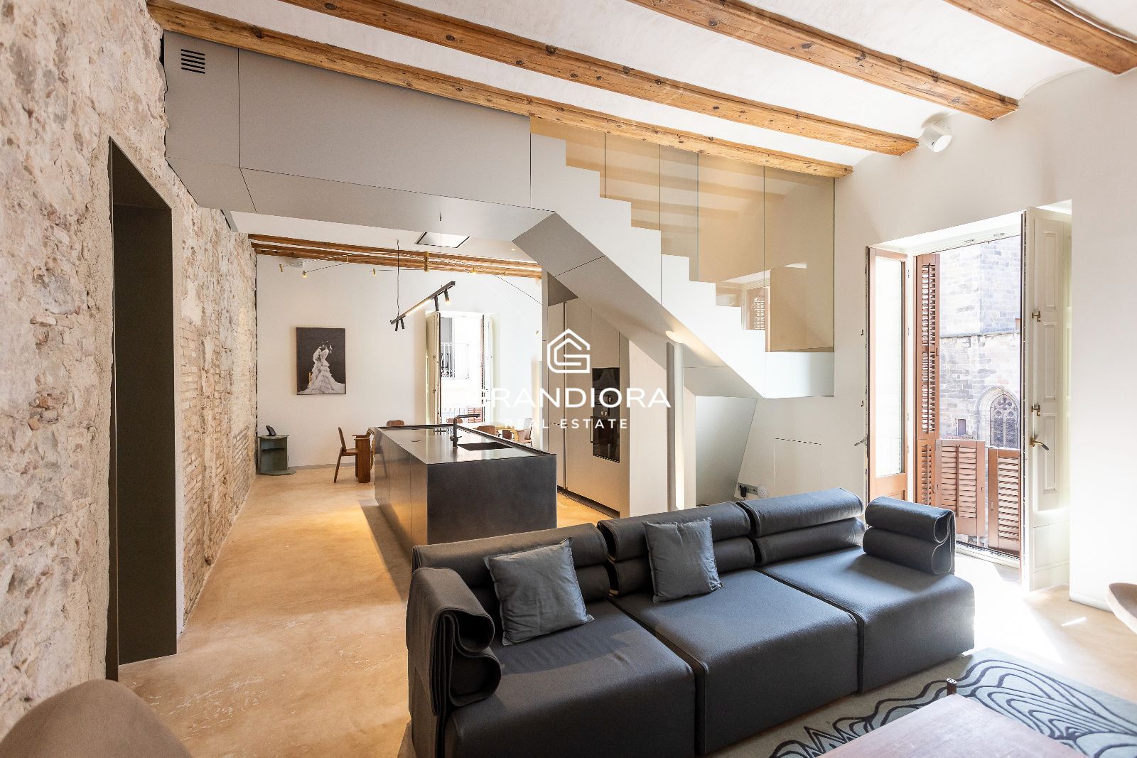 Vivienda de lujo de 245 m² con terraza privada en el Palau Moxó, Barrio Gótico - Imagen 1