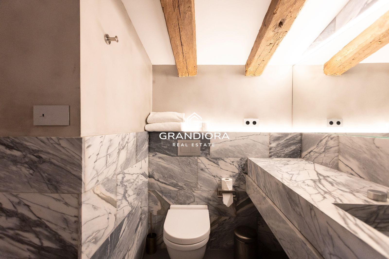 Vivienda de lujo de 245 m² con terraza privada en el Palau Moxó, Barrio Gótico - Imagen 35