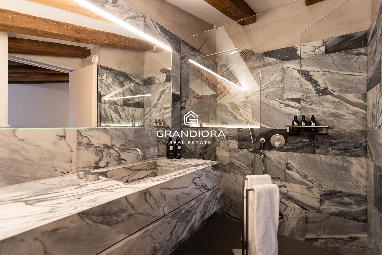 Vivienda de lujo de 245 m² con terraza privada en el Palau Moxó, Barrio Gótico - Imagen 36