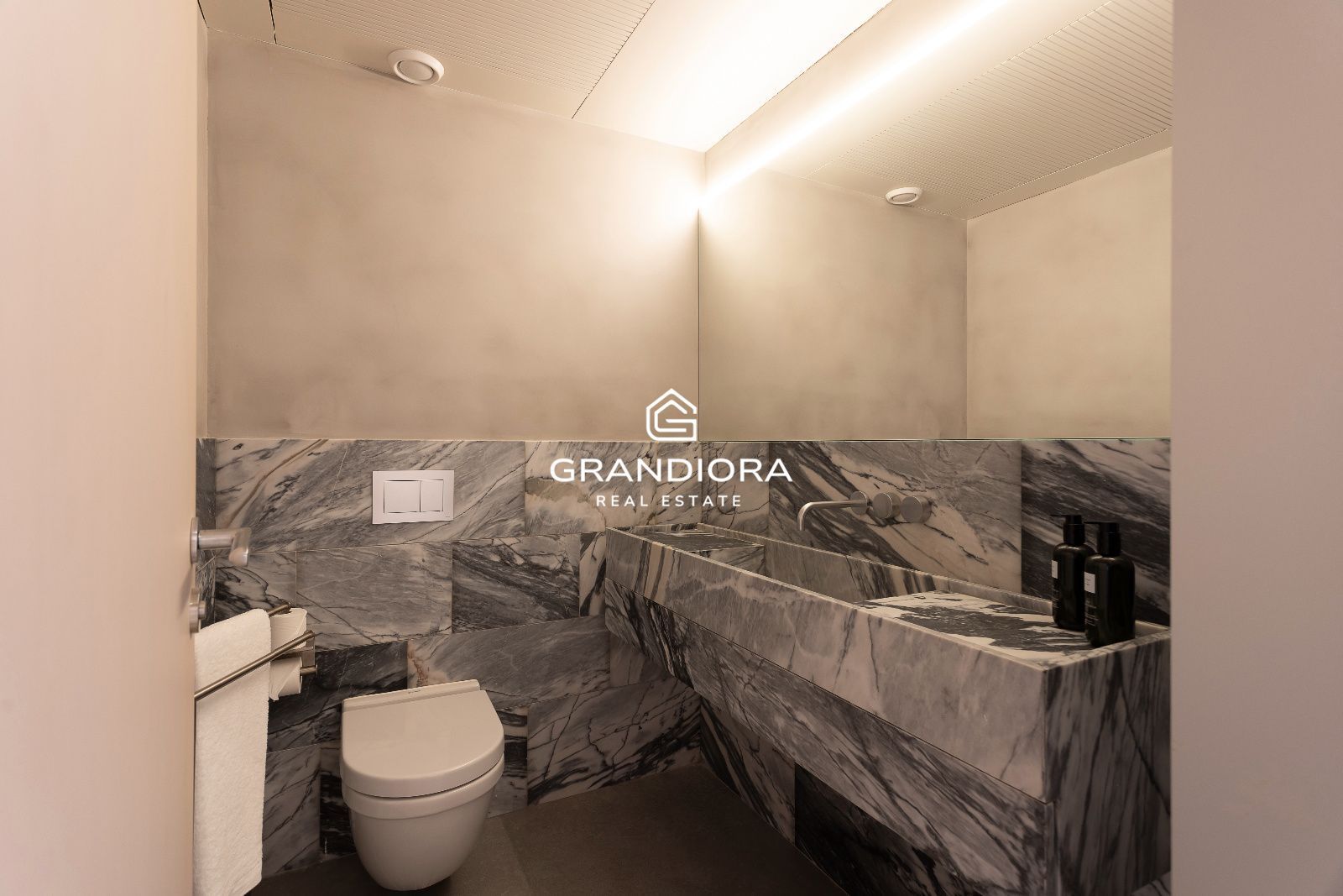 Dúplex de 150 m² con terraza y vistas a Sant Just en el Palau Moxó, Barrio Gótico - Imagen 14