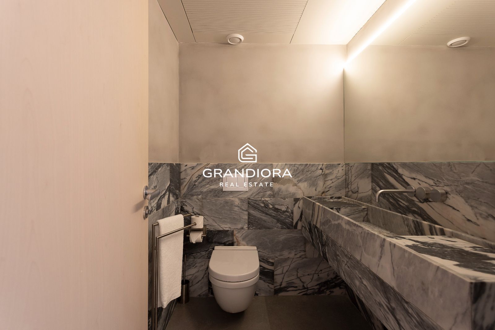 Dúplex de 150 m² con terraza y vistas a Sant Just en el Palau Moxó, Barrio Gótico - Imagen 15