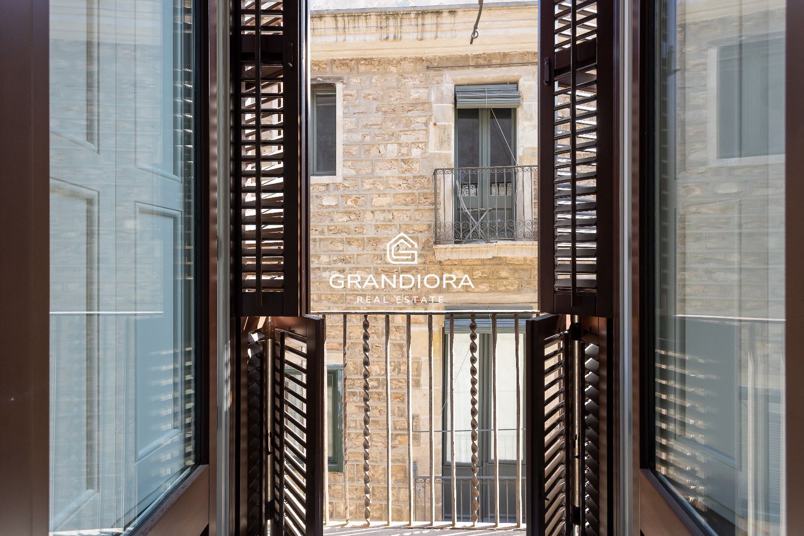 Dúplex de 150 m² con terraza y vistas a Sant Just en el Palau Moxó, Barrio Gótico - Imagen 5