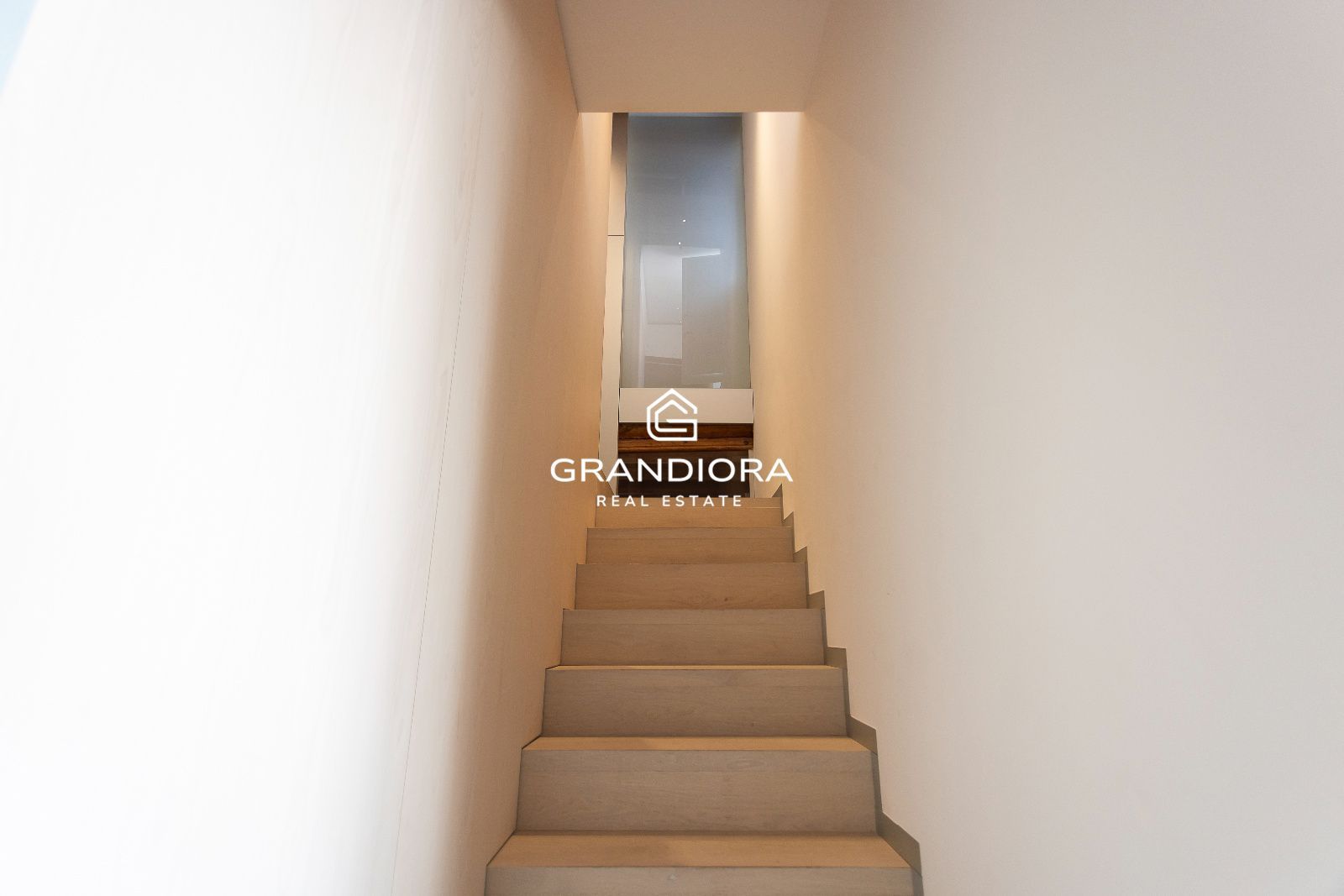 Dúplex de 150 m² con terraza y vistas a Sant Just en el Palau Moxó, Barrio Gótico - Imagen 19