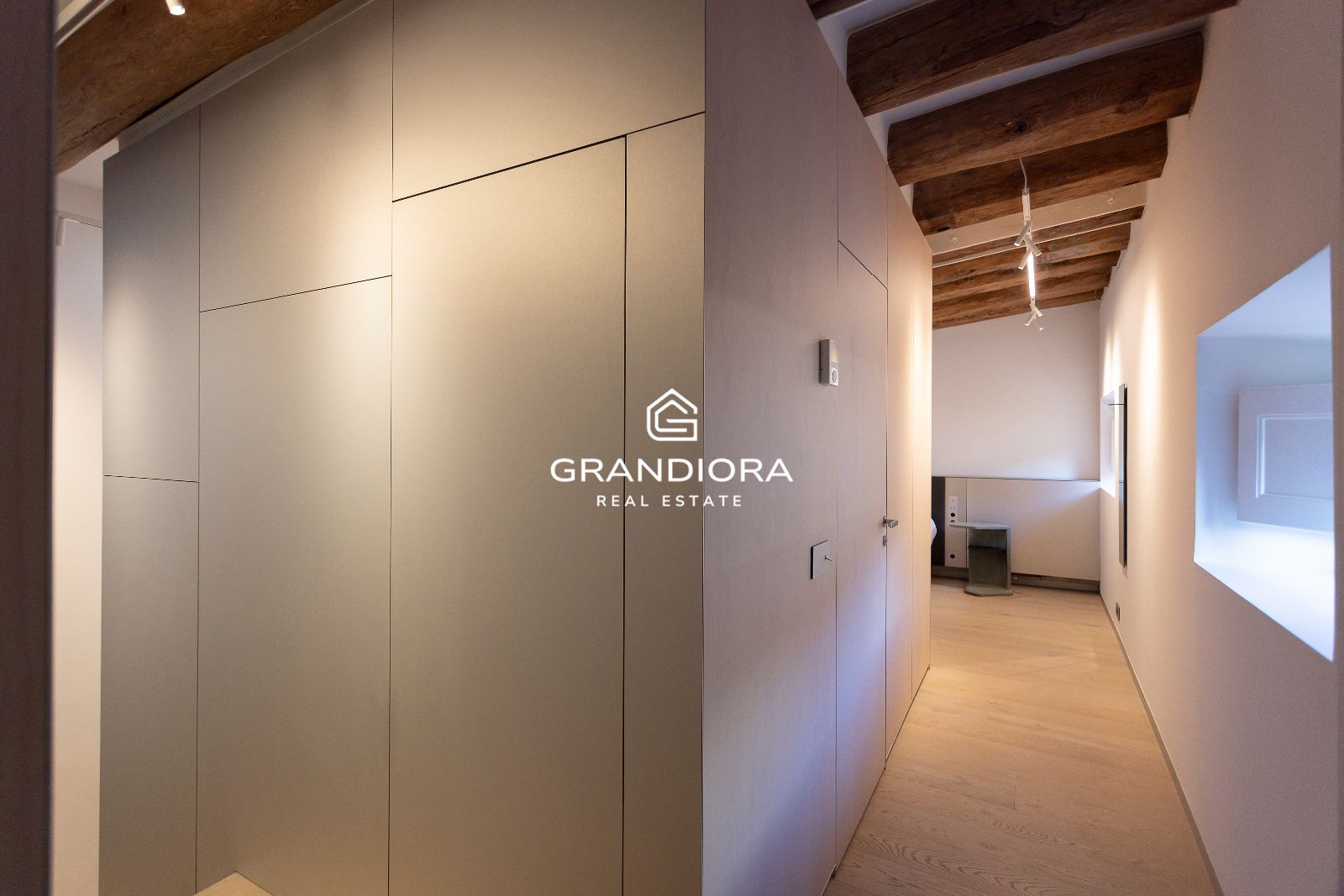 Dúplex de 150 m² con terraza y vistas a Sant Just en el Palau Moxó, Barrio Gótico - Imagen 28