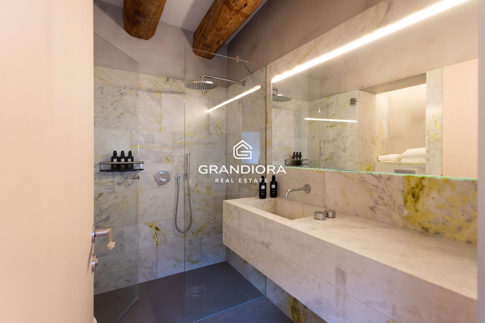 Dúplex de 150 m² con terraza y vistas a Sant Just en el Palau Moxó, Barrio Gótico - Imagen 35