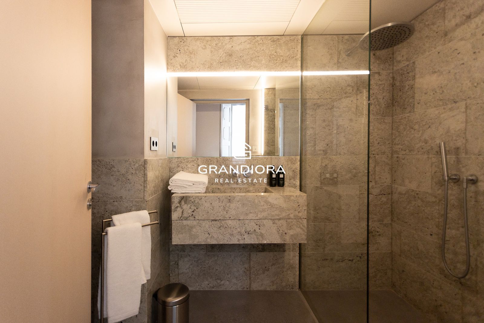 Dúplex de 190 m² con terraza de 35 m² en el Palau Moxó, Barrio Gótico - Imagen 16