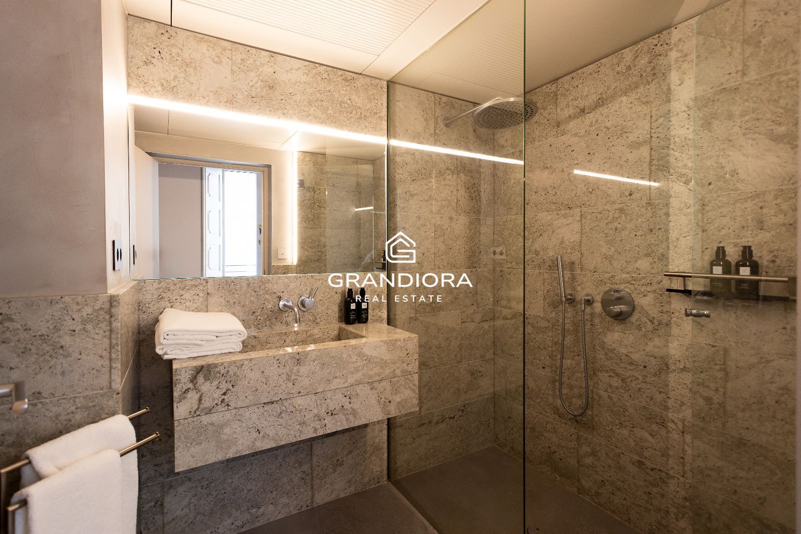 Dúplex de 190 m² con terraza de 35 m² en el Palau Moxó, Barrio Gótico - Imagen 17