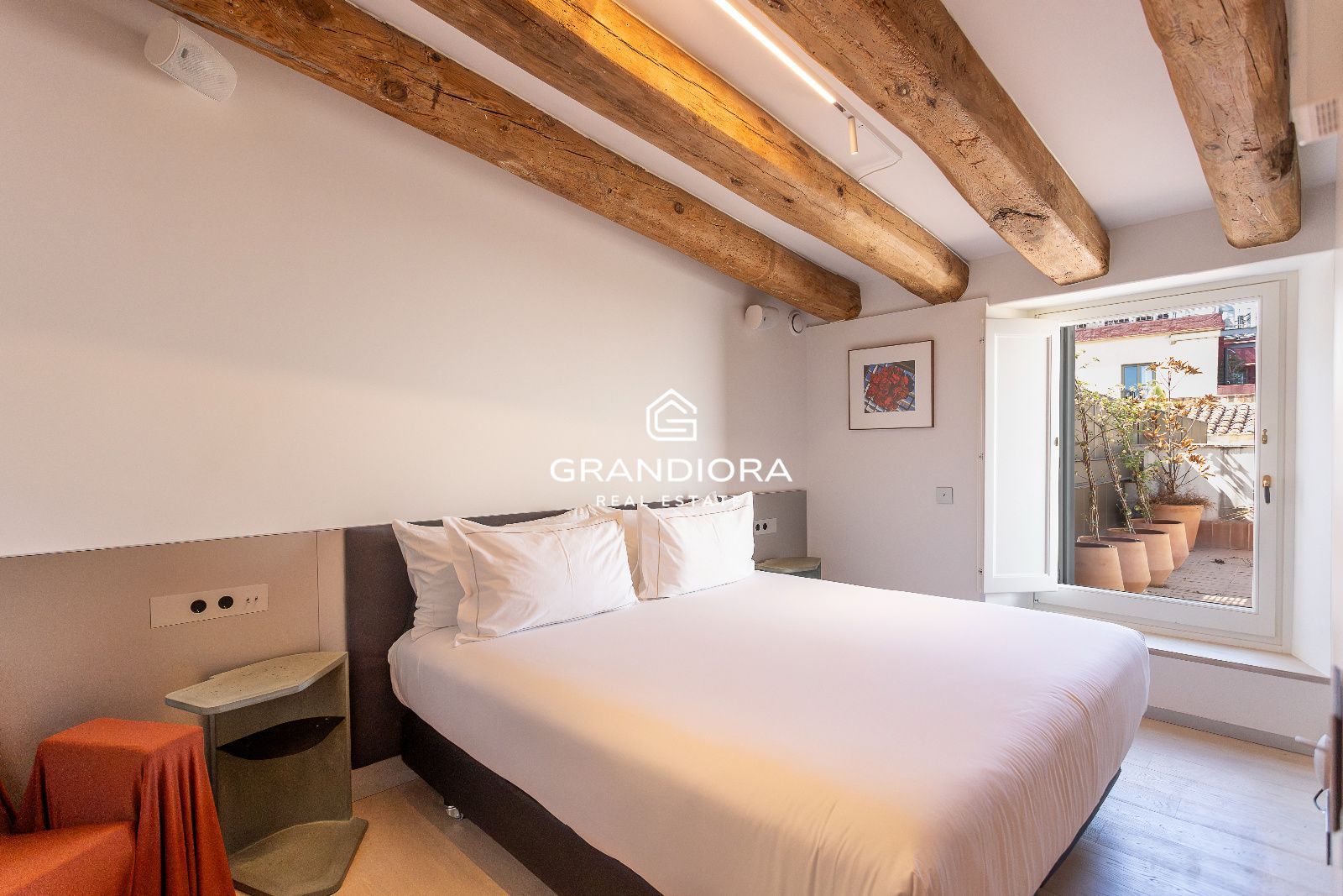 Dúplex de 190 m² con terraza de 35 m² en el Palau Moxó, Barrio Gótico - Imagen 27