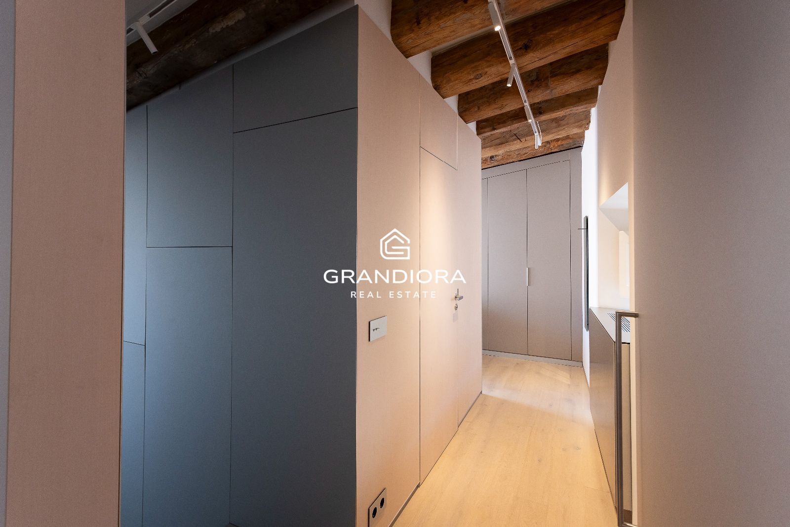 Dúplex de 190 m² con terraza de 35 m² en el Palau Moxó, Barrio Gótico - Imagen 33